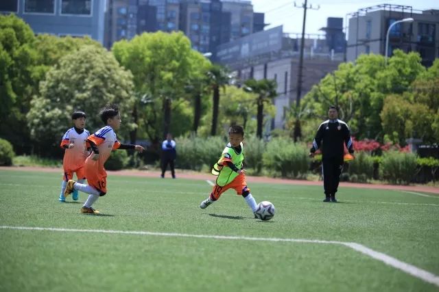 巴黎FC与18岁中场球员马通多续签至2030年